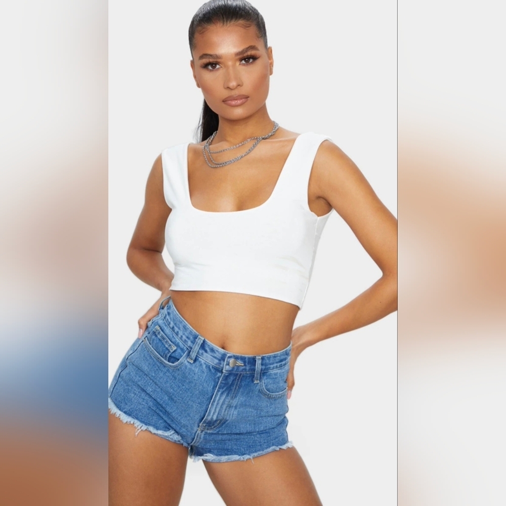 PrettyLittleThing | Classic White Crop Top, Size 8